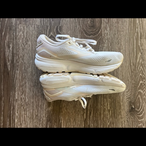 Brooks Ghost 15 Running Shoes 7.5 - Picture 4 of 5